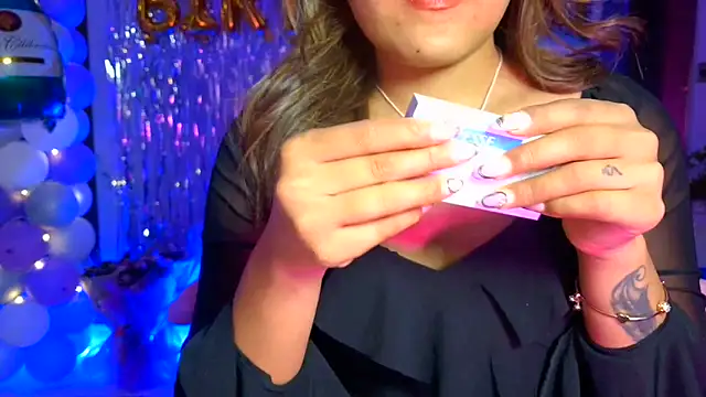 Snapshot of _Maanvi_ chatting on May 21, 5:42 pm Maanvi online show from May 21, 5:42 pm