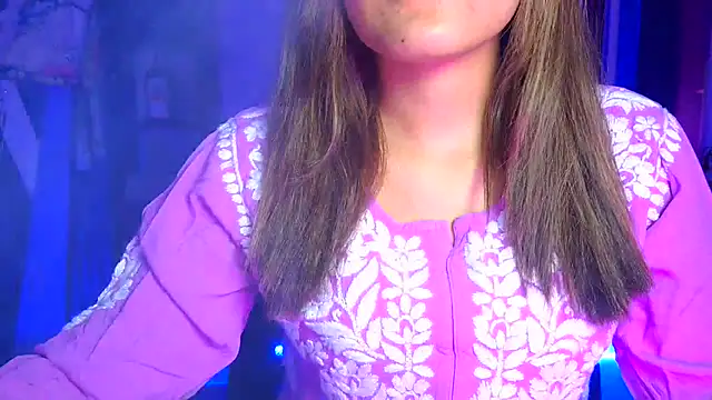 Snapshot of _Maanvi_ chatting on May 25, 6:14 pm Maanvi online show from May 25, 6:14 pm