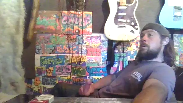 Snapshot of unknowner123 chatting on April 18, 2:32 pm unknowner123 online show from April 18, 2:32 pm