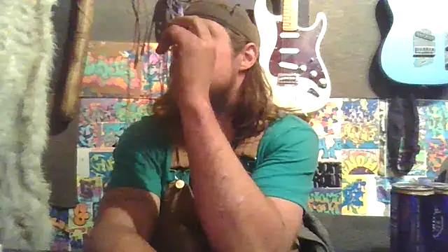 Snapshot of unknowner123 chatting on April 22, 7:33 am unknowner123 online show from April 22, 7:33 am