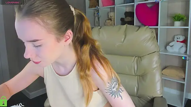 Nicole Vasquez online show from March 19, 1:09 am