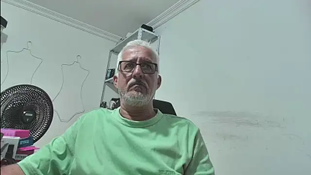 Snapshot of ceniizo1024 chatting on May 31, 2:46 pm ceniizo1024 online show from May 31, 2:46 pm