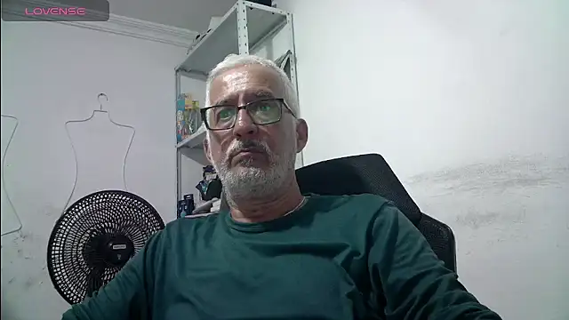 Snapshot of ceniizo1024 chatting on June 18, 11:42 pm ceniizo1024 online show from June 18, 11:42 pm