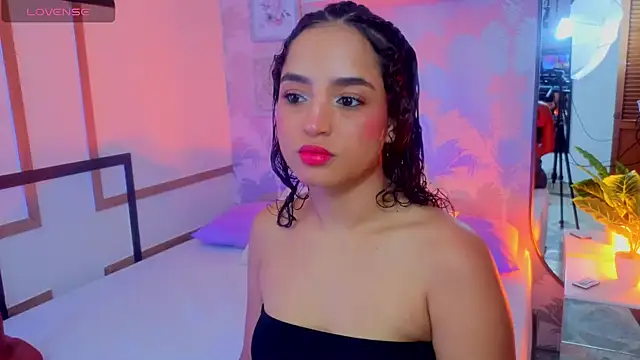 Emma Thompssonn online show from April 20, 11:57 am