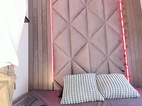 AndrewKenoxx  online show from February 6, 7:39 pm