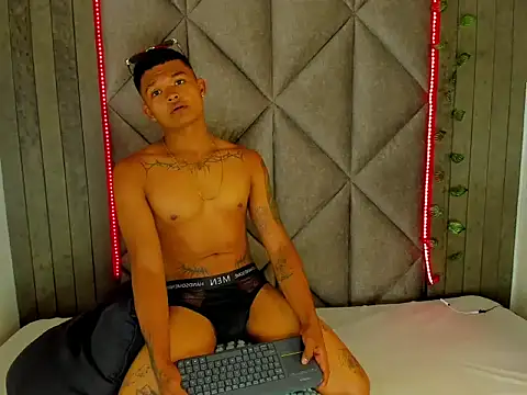 AndrewKenoxx  online show from March 7, 7:44 pm