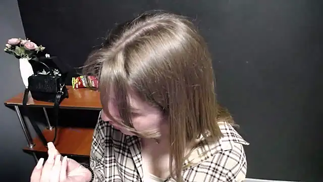 Snapshot of Sunny_siren chatting on May 4, 12:34 pm Sunny siren online show from May 4, 12:34 pm