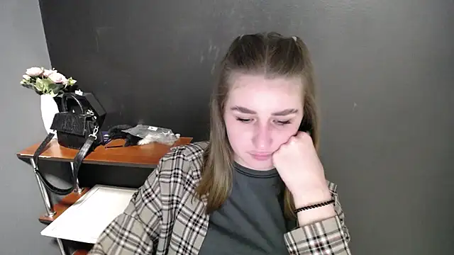 Snapshot of Sunny_siren chatting on May 15, 12:45 pm Sunny siren online show from May 15, 12:45 pm