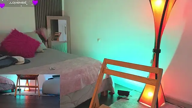 fransheskarossi online show from April 13, 11:48 am