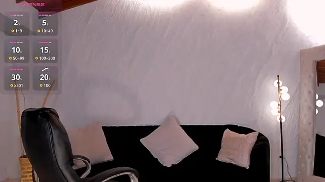Snapshot of BellaThompsonX chatting on June 21, 4:26 am BellaThompsonX online show from June 21, 4:26 am