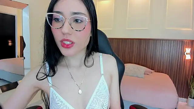 MARIE TAPNER online show from April 17, 12:30 pm