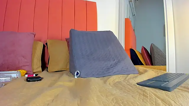 rose thompson19 online show from March 31, 7:36 pm