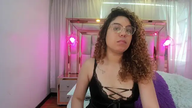 AllisonAdams  online show from April 1, 1:41 pm