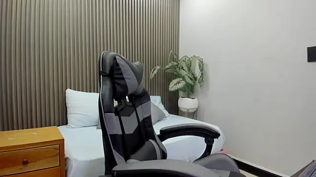 mila pinkett online show from February 25, 7:12 pm