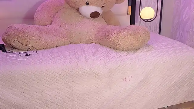 JuneCollins online show from March 5, 10:06 pm