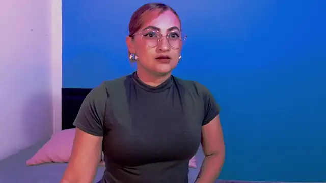 Snapshot of Analia111 chatting on March 28, 1:05 am Analia111 online show from March 28, 1:05 am