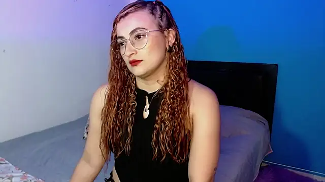 Snapshot of Analia111 chatting on April 5, 12:19 am Analia111 online show from April 5, 12:19 am