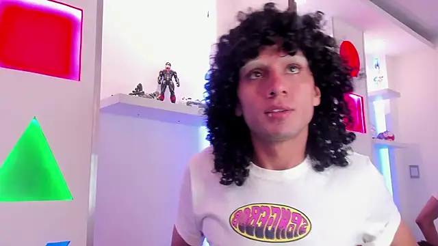 Snapshot of 4L3JX chatting on January 19, 1:15 pm 4L3JX online show from January 19, 1:15 pm