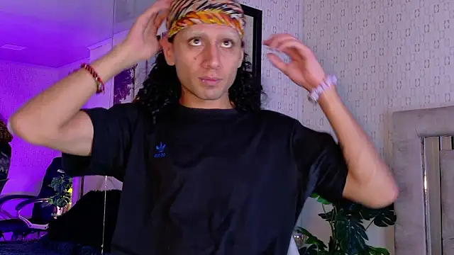 Snapshot of 4L3JX chatting on February 4, 12:33 pm 4L3JX online show from February 4, 12:33 pm