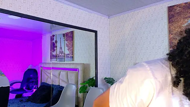 Snapshot of 4L3JX chatting on February 12, 1:06 pm 4L3JX online show from February 12, 1:06 pm