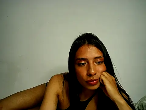 Snapshot of andy_bby chatting on February 2, 12:09 am andy bby online show from February 2, 12:09 am