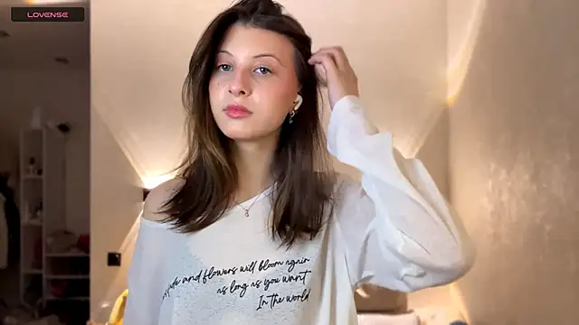 LouiseChavez online show from April 21, 2:45 pm