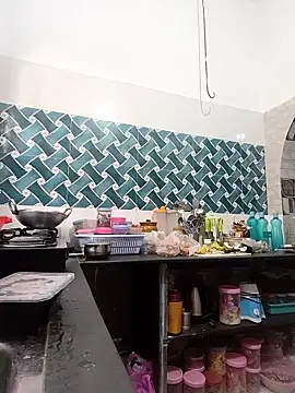 Hot-Tinaa online show from March 10, 6:40 am