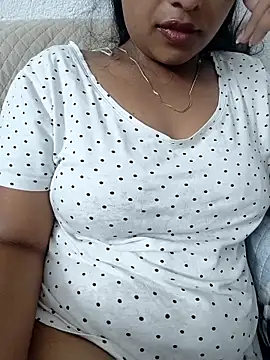 Hot-Tinaa online show from April 5, 1:47 am