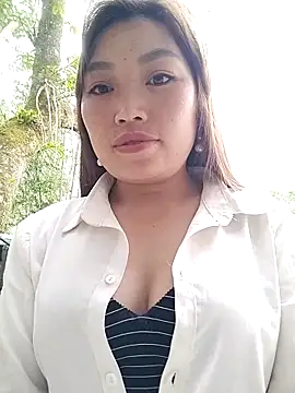 lia-coy online show from April 21, 11:18 pm