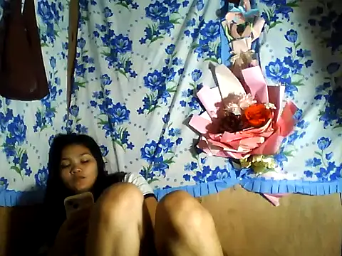 PinaySkinnyJust18 online show from May 23, 2:06 am