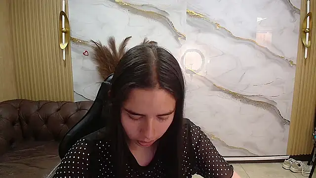 Qetsyah tf online show from April 18, 7:07 pm