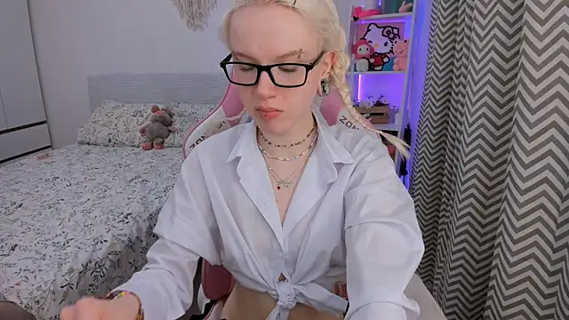 Mia WaterFall online show from February 6, 3:11 am