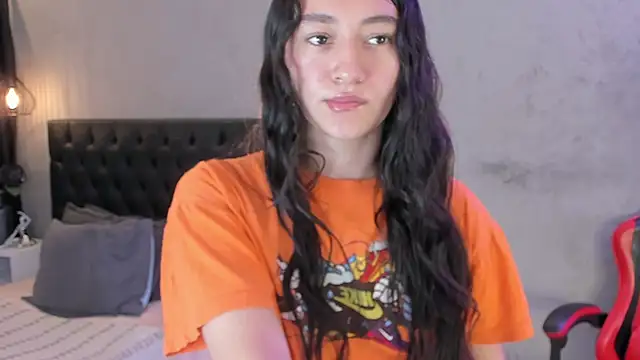 isabella nowa online show from April 18, 11:25 am