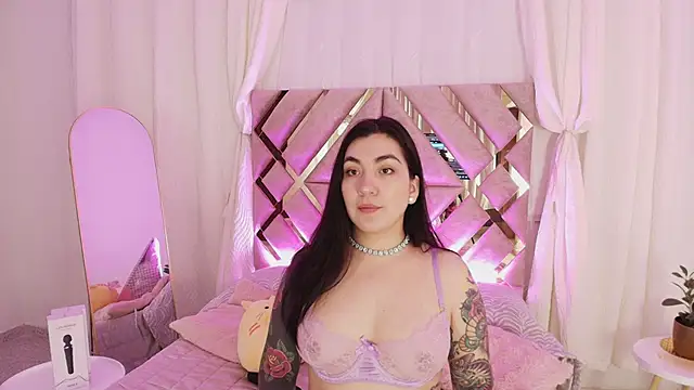 KathiaJenner online show from April 22, 11:45 am