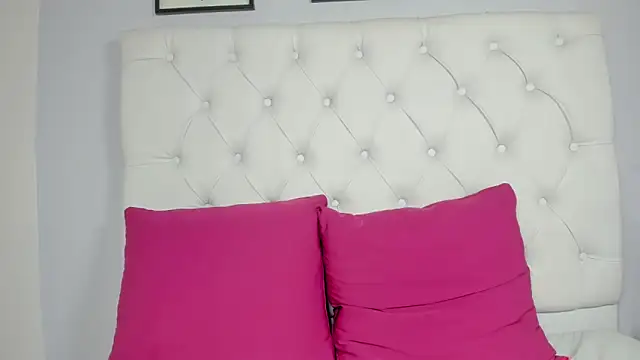 sweett eyes  online show from March 9, 10:25 pm