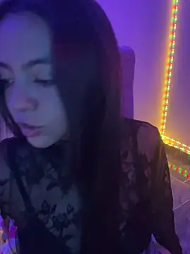 Snapshot of laraa_rous chatting on February 13, 1:23 am laraa rous online show from February 13, 1:23 am