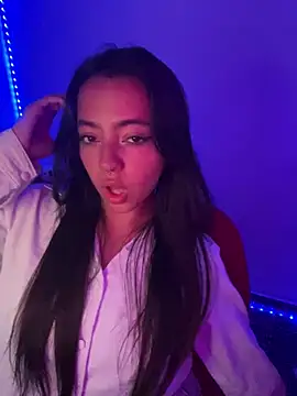 Snapshot of laraa_rous chatting on March 7, 1:24 am laraa rous online show from March 7, 1:24 am