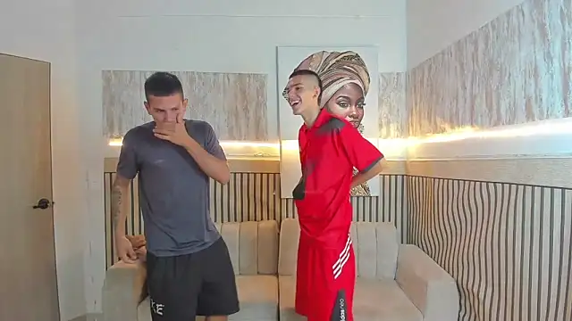 Snapshot of friendslikeplay chatting on February 10, 9:19 pm friendslikeplay online show from February 10, 9:19 pm