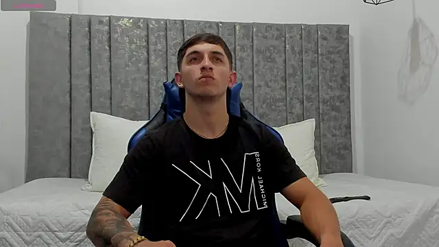 Calvin Hunter online show from April 1, 3:07 am