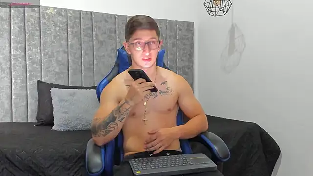 Calvin Hunter online show from April 13, 2:44 pm