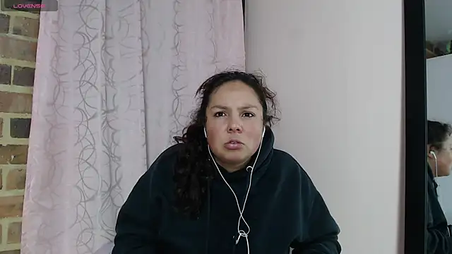 HannaRose- online show from May 3, 2:28 am