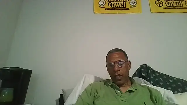 Snapshot of swimmer2496 chatting on May 26, 12:06 am swimmer2496 online show from May 26, 12:06 am