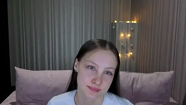 RoxyRay  online show from January 18, 2:15 am