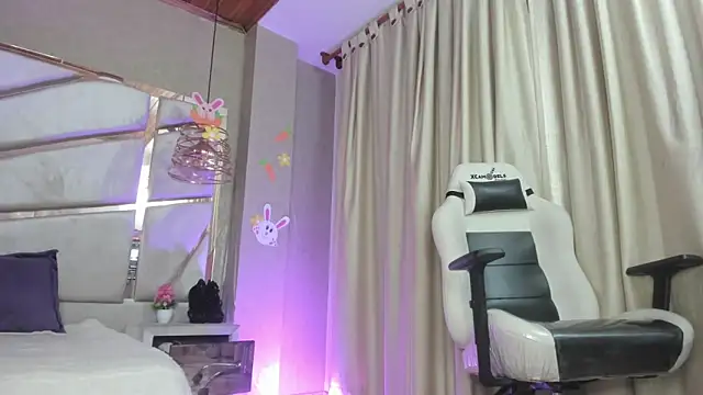 francis 20 online show from April 21, 1:06 pm