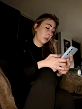 dewimp1 online show from March 13, 7:20 pm