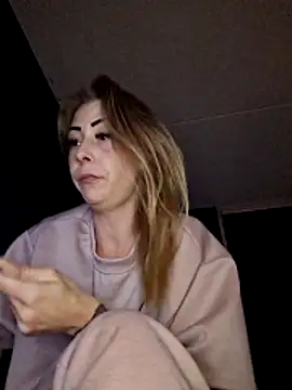 dewimp1 online show from April 21, 9:50 pm