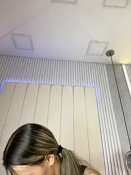 JuliaColemann online show from February 8, 12:08 pm