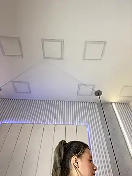 JuliaColemann online show from March 4, 12:11 pm