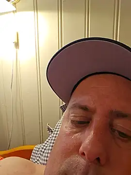 Snapshot of Martin_dick78 chatting on May 22, 6:24 pm Martin dick78 online show from May 22, 6:24 pm