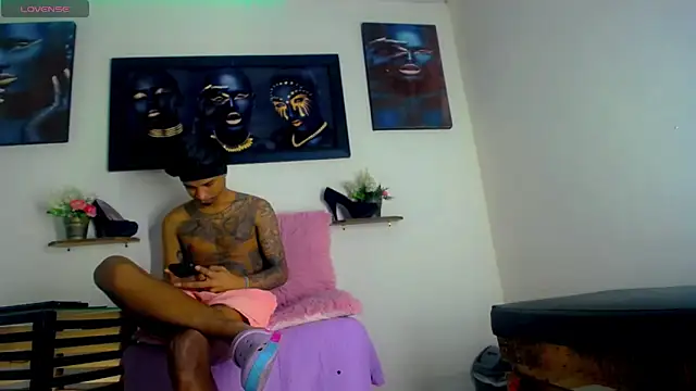 Tatoo Noah online show from April 9, 1:05 pm